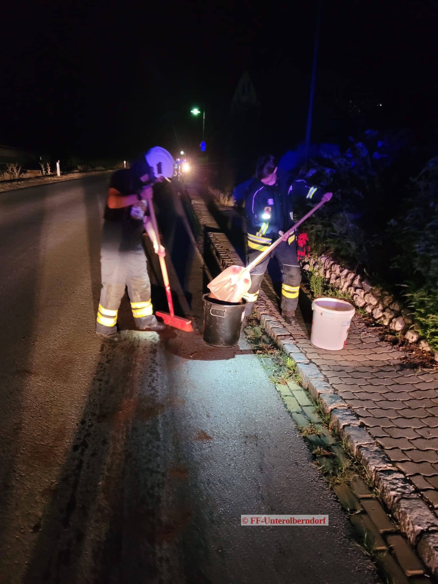 Mehr über den Artikel erfahren Ölspur auf der Kreuttalstraße